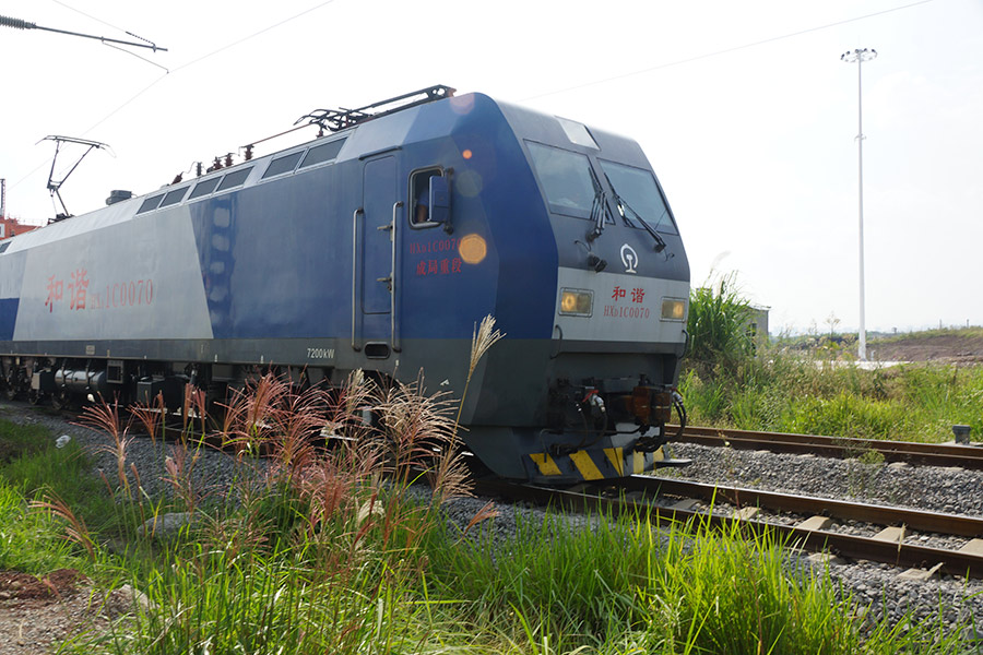 1653530113855170.jpg 此图摄于黄市长考察,应该是渝新欧.jpg